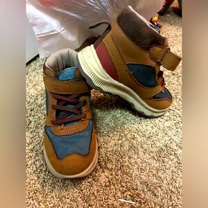 Oshkosh hiking shoes